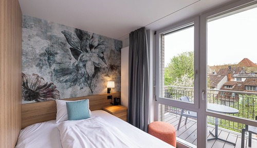 Signature Single Room, Balcony, Courtyard View