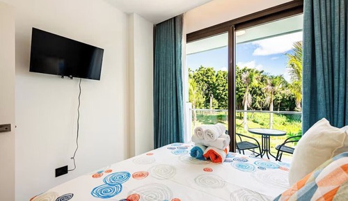 Superior Suite, Balcony, Pool View