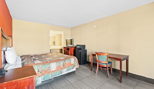 Room, 1 King Bed, Smoking
