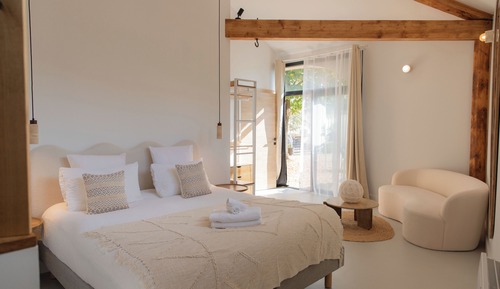 Suite, 1 Queen Bed, Garden View