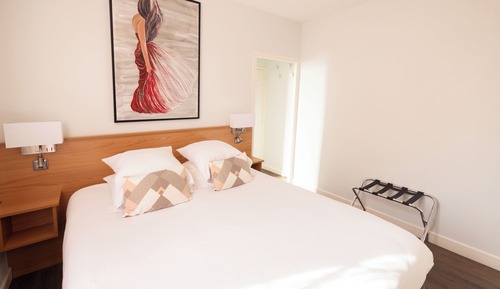 Double Room, Bathtub