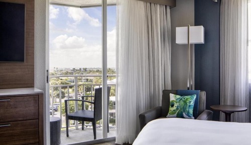 Suite, 1 King Bed with Sofa bed, Non Smoking, Balcony