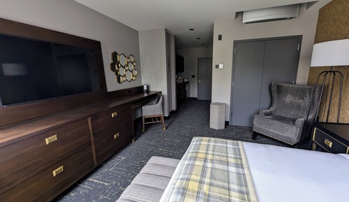 Suite, 1 King Bed, City View