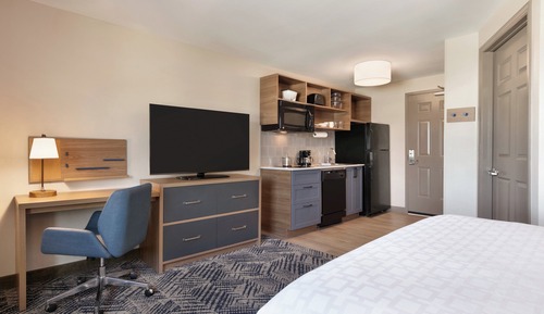 Studio Suite, 2 Queen Beds, Lake View