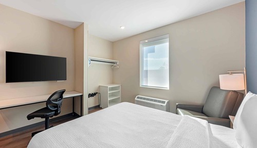 Standard Studio, 1 King Bed, Refrigerator & Microwave