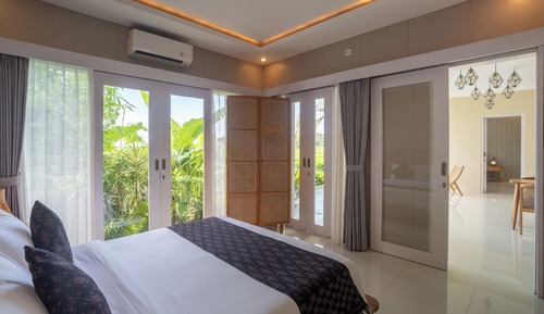 Family Villa with Rice Field View