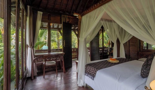 Aksmi Wooden Suite with Balcony