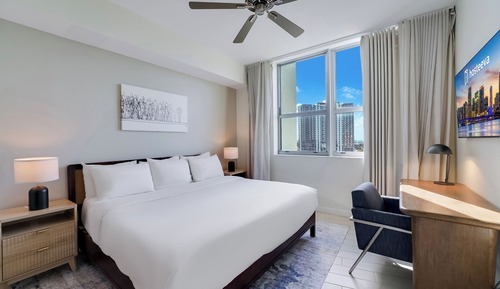 Signature Condo, 2 Bedrooms, Non Smoking, Balcony