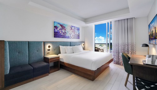 Classic Studio Suite, 1 King Bed, Non Smoking, Balcony