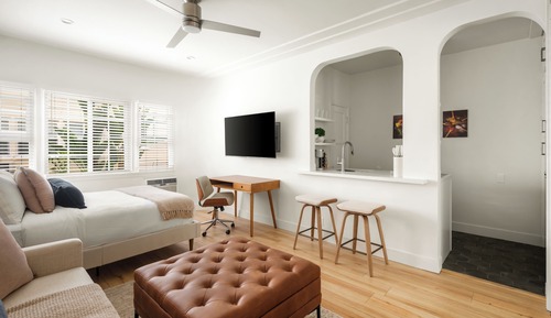 Deluxe Studio, 1 Queen Bed, Kitchen