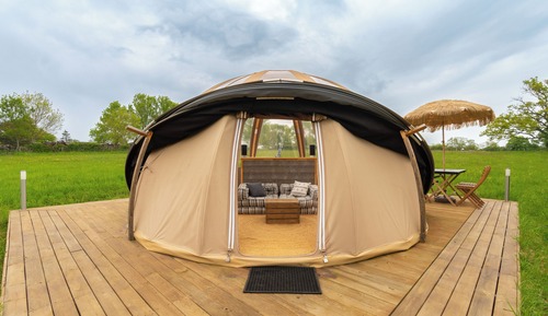 Romantic Tent, Garden View