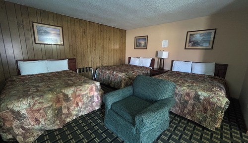 Room, Non Smoking (3 Queen Beds)