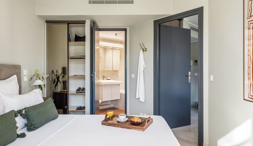 Deluxe Apartment, 1 Queen Bed with Sofa bed, Private Bathroom, City View