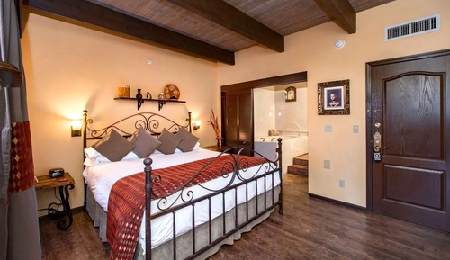 Suite, Balcony, Mountain View
