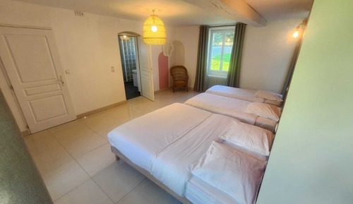 Deluxe House, Pool View