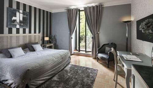Suite, Garden View