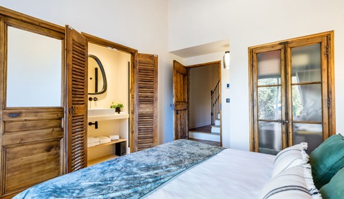 Classic Double or Twin Room, Ensuite, Mountain View