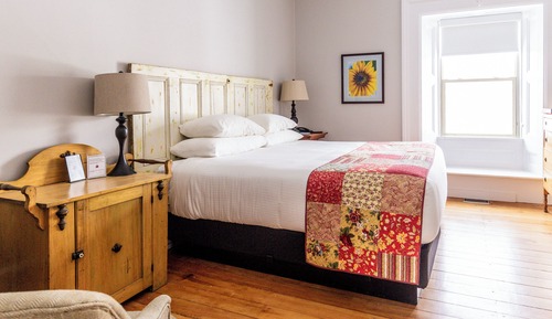 Deluxe Cabin, Hill View
