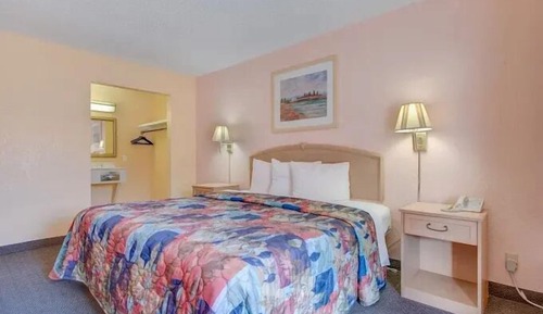 Room, 1 King Bed, Smoking