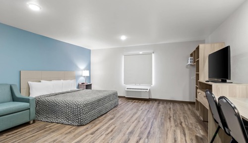 Suite, 1 King Bed, Accessible, Non Smoking