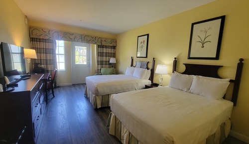Deluxe Double Room, Patio, Canal View