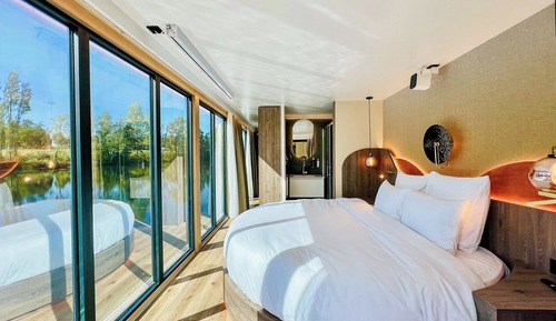 Panoramic Suite, 1 King Bed, Lake View