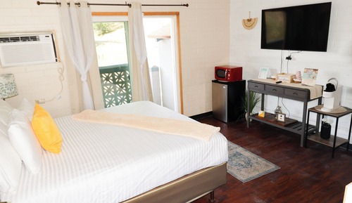 Comfort Room, Pets Allowed, Mountain View
