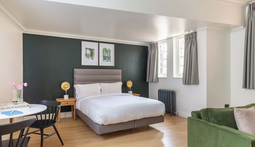 Extra Large Studio with Kitchen