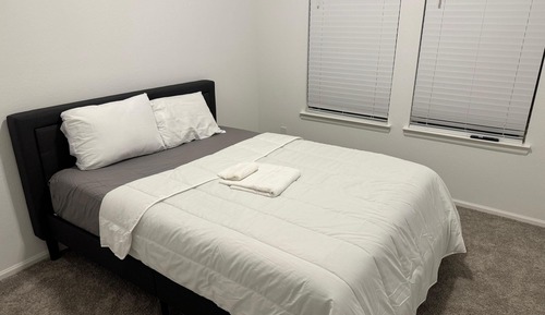 Basic Room, 1 Queen Bed