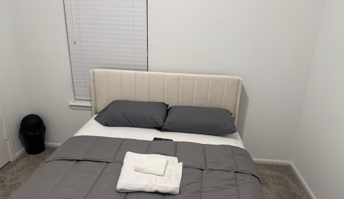 Basic Room, 1 Queen Bed, Non Smoking