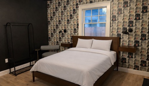 Double Room, 1 Queen Bed