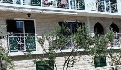 Studio (Studio Apartment With Balcony and Vie)