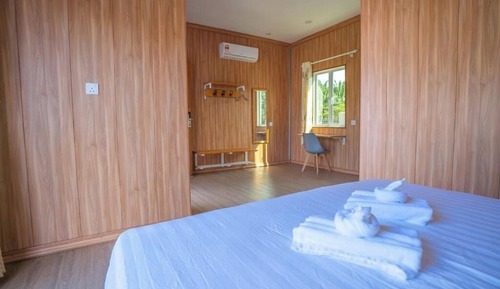 Bungalow, Garden View