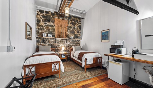 Standard Room, 2 Twin Beds, Shared Bathroom