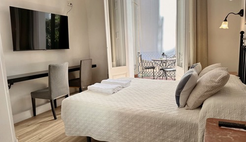 Deluxe Double Room, Patio, City View