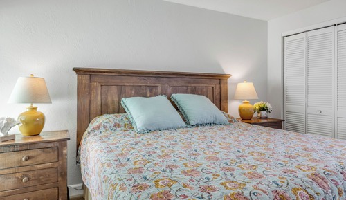 Deluxe Condo, Beach View