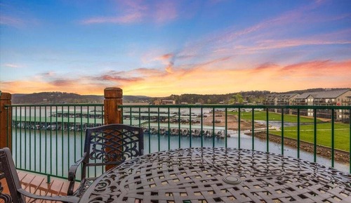 Condo, Multiple Beds, Pool Access (Reel Retreat)