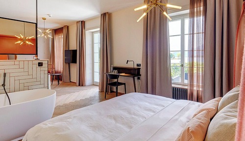 Deluxe Suite, Patio, Lake View