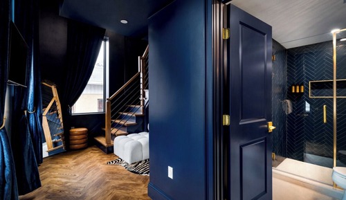 Lofted Queen Suite-Room 9