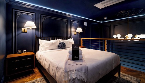 Lofted Queen Suite-Room 11