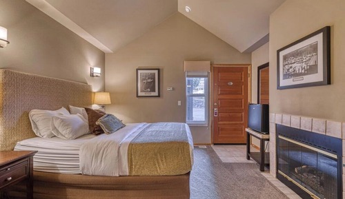 Deluxe Room, 1 Queen Bed, Accessible, Ground Floor