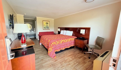 Room, 1 King Bed, Smoking