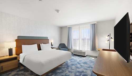 Room, 1 King Bed, Refrigerator & Microwave