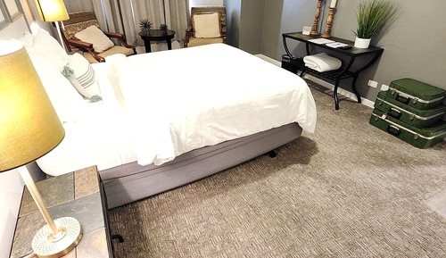 Deluxe Suite, Kitchen, City View