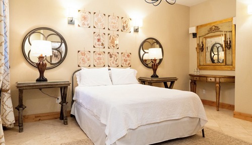 SUITE 4: Classic Room