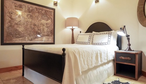 SUITE 6: Basic Room