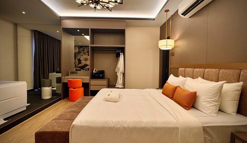 Presidential Suite, 1 King Bed, Partial Sea View