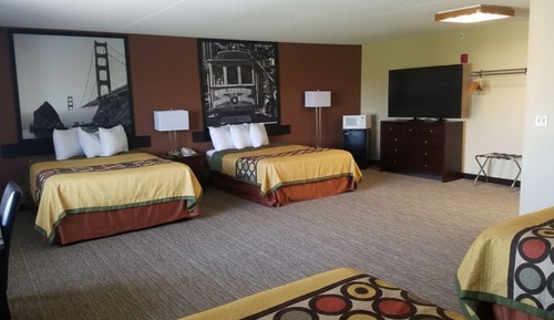 Family Suite 4 Queen Beds Non-Smoking