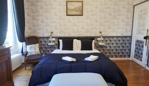 Classic Triple Room, City View