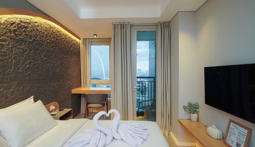 Superior Studio Suite, Balcony, City View